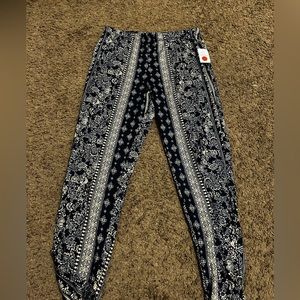 Pattern leggings, New never won with tag size L